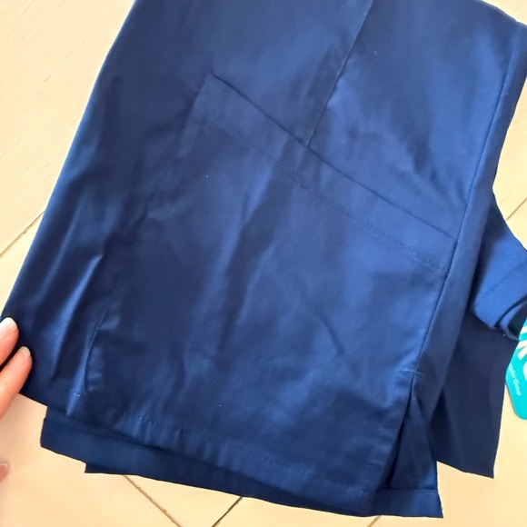 Edge Women's Blue V-Neck Top - Picture 2 of 3